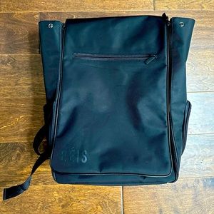 The Hanging Backpack in Black